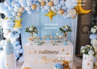 Centrotavola palloncini Addobbi battesimi allestimenti tavolo torta confettata segnaposto centrotavola scritta archi