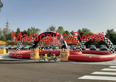 Evento aziendale negozio locale centro commerciale festa open family day animazione allestimenti giochi gonfiabili noleggio Sporticar
