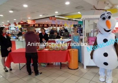 centro commerciale pubblicità negozio locale centro commerciale festa inaugurazione allestimento zucchero mascotte supermercato Carrefour