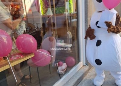 Negozi locali commerciali Mascotte Olaf Frozen per eventi inaugurazioni negozi imprese aziende feste Ancona Macerata