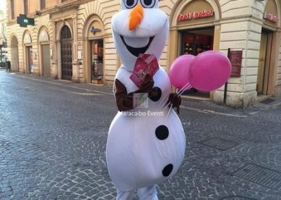 Centri commerciali locali negozi Mascotte Olaf Frozen per eventi inaugurazioni negozi imprese aziende feste compleanno