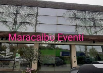 Organizzazione Evento aziendale negozio locale centro commerciale festa open family day animazione allestimenti gonfiabili laboratori