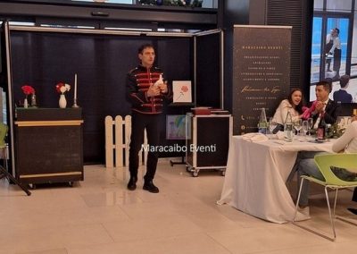 Spettacolo di magia eventi feste pranzi cene aziendali negozi locali