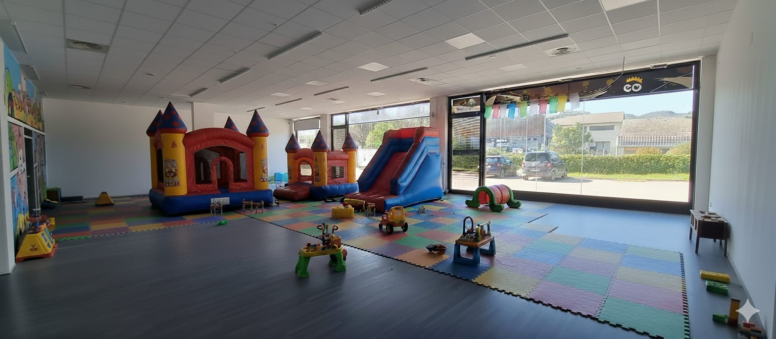 Sala feste eventi Ancona Magic Land compleanni bambini gonfiabili animazione allestimenti